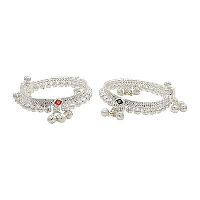 Silver Gift set for Baby (Anklets/Pattani design kolusu, Bindhi/PottuKit)
